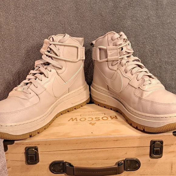 Nike Women's Air Force 1 High Utility 2.0, Size 10.5 - Picture 8 of 12